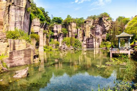  蓮花山！歴史と自然が織りなす壮大な景観を堪能しよう！